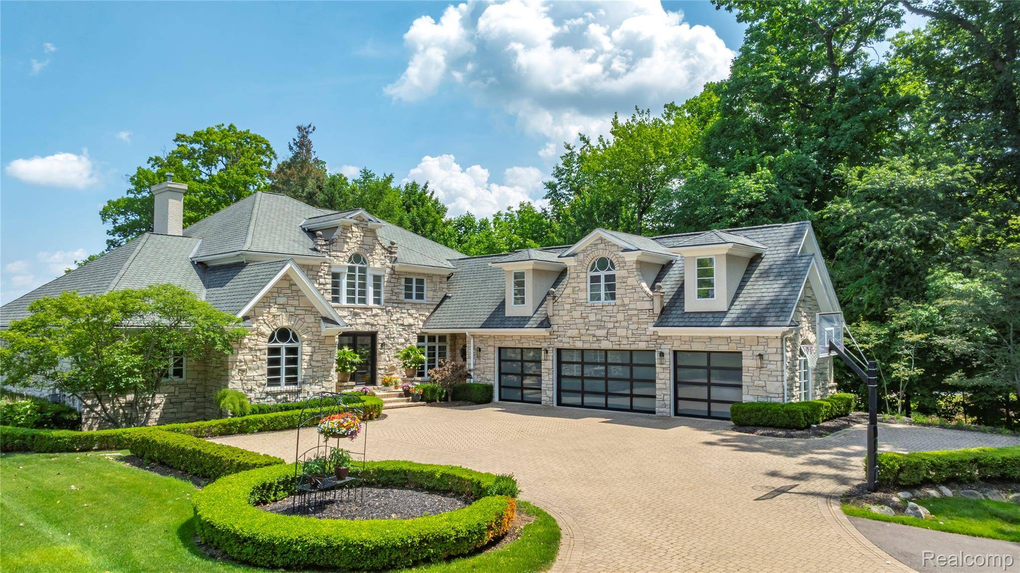 Orchard Lake, MI 48324,4326 COMMERCE RD