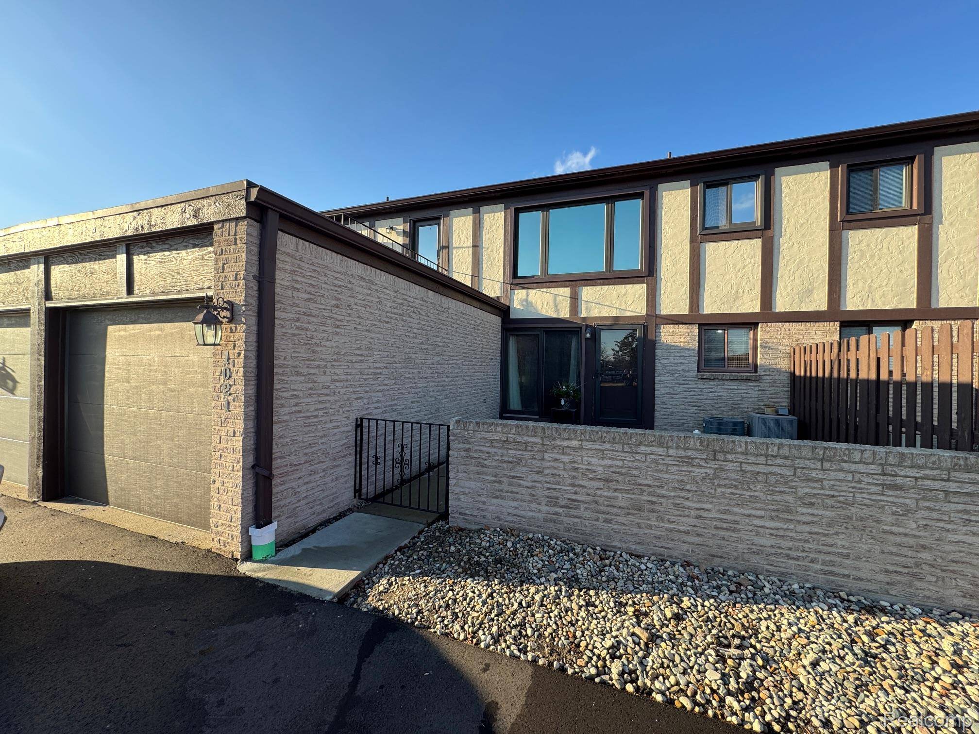 St. Clair Shores, MI 48082,1021 Country Club DR #23