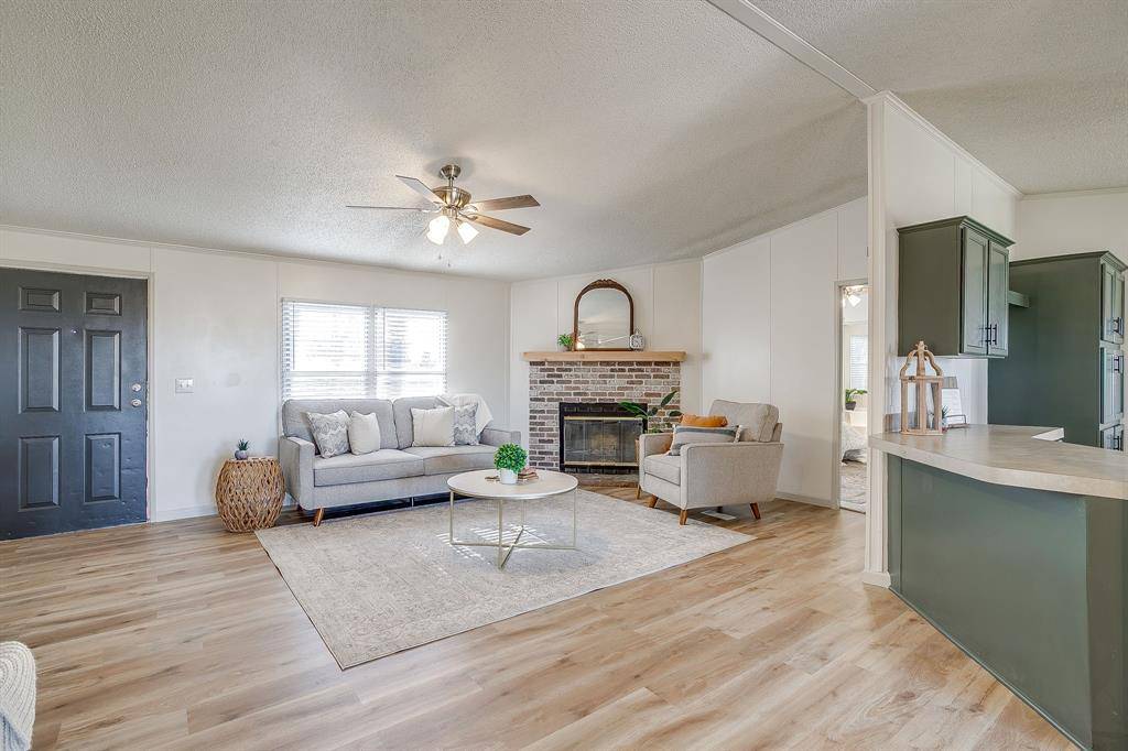 Joshua, TX 76058,5912 Kentucky Street