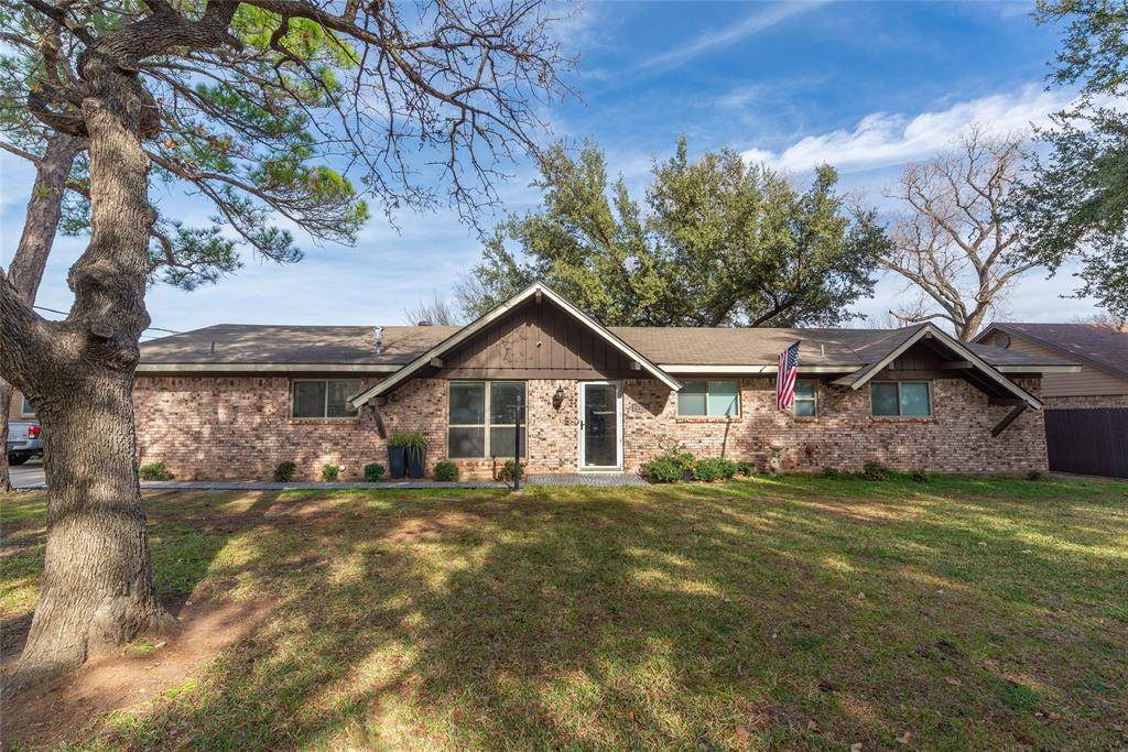 Grapevine, TX 76051,2124 Ridge Lane