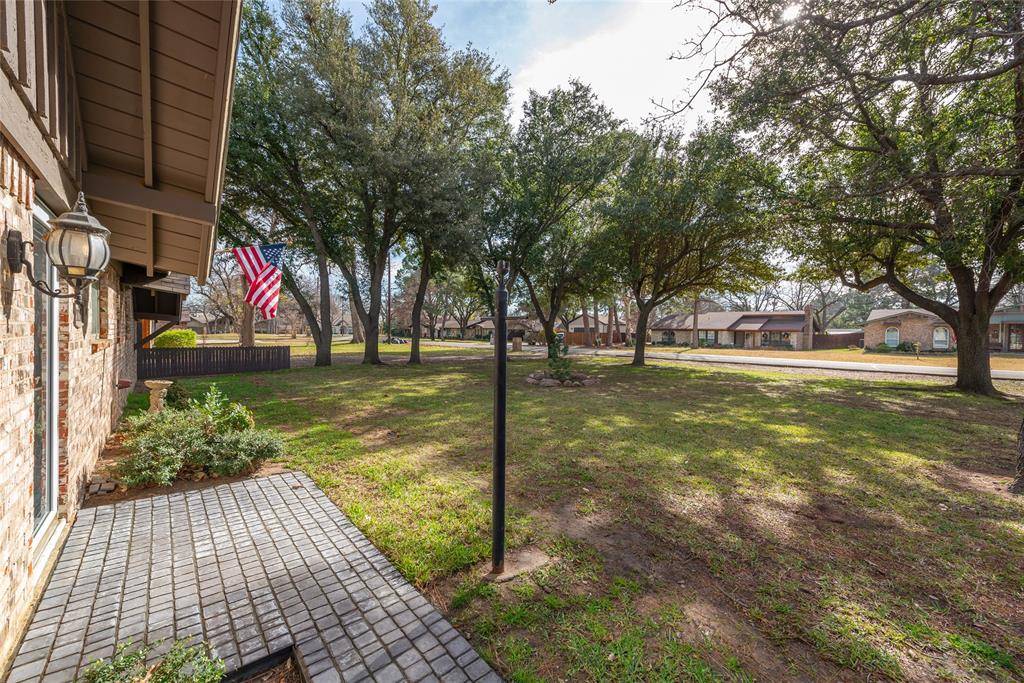 Grapevine, TX 76051,2124 Ridge Lane