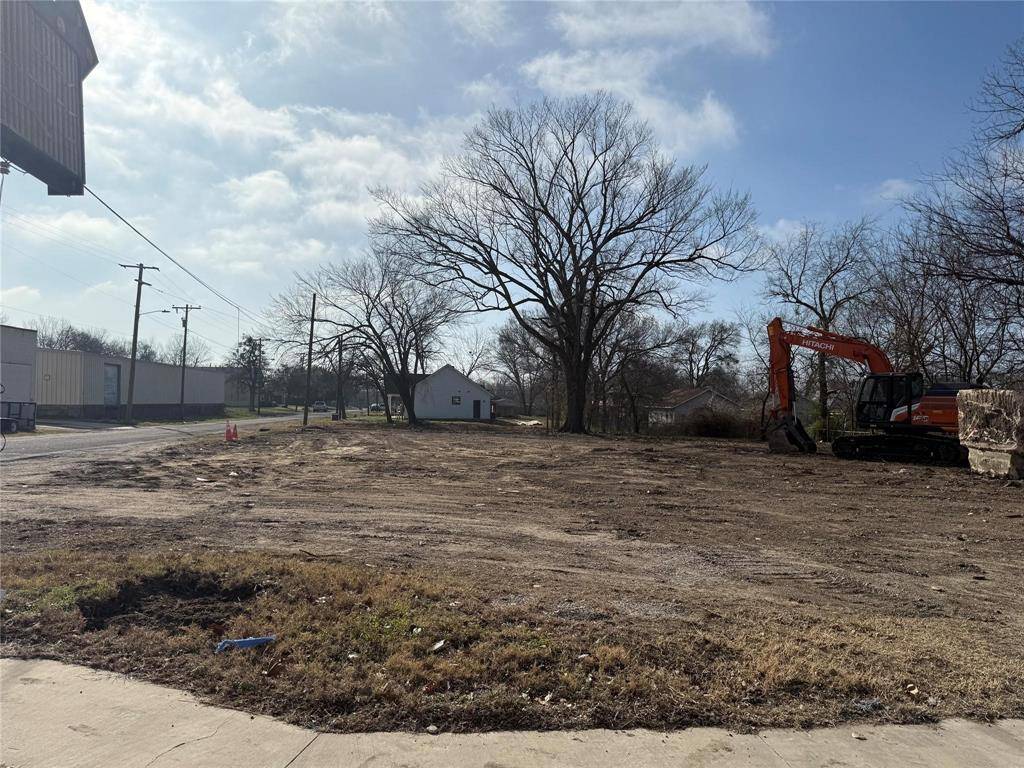 Wolfe City, TX 75496,201 W Main Street