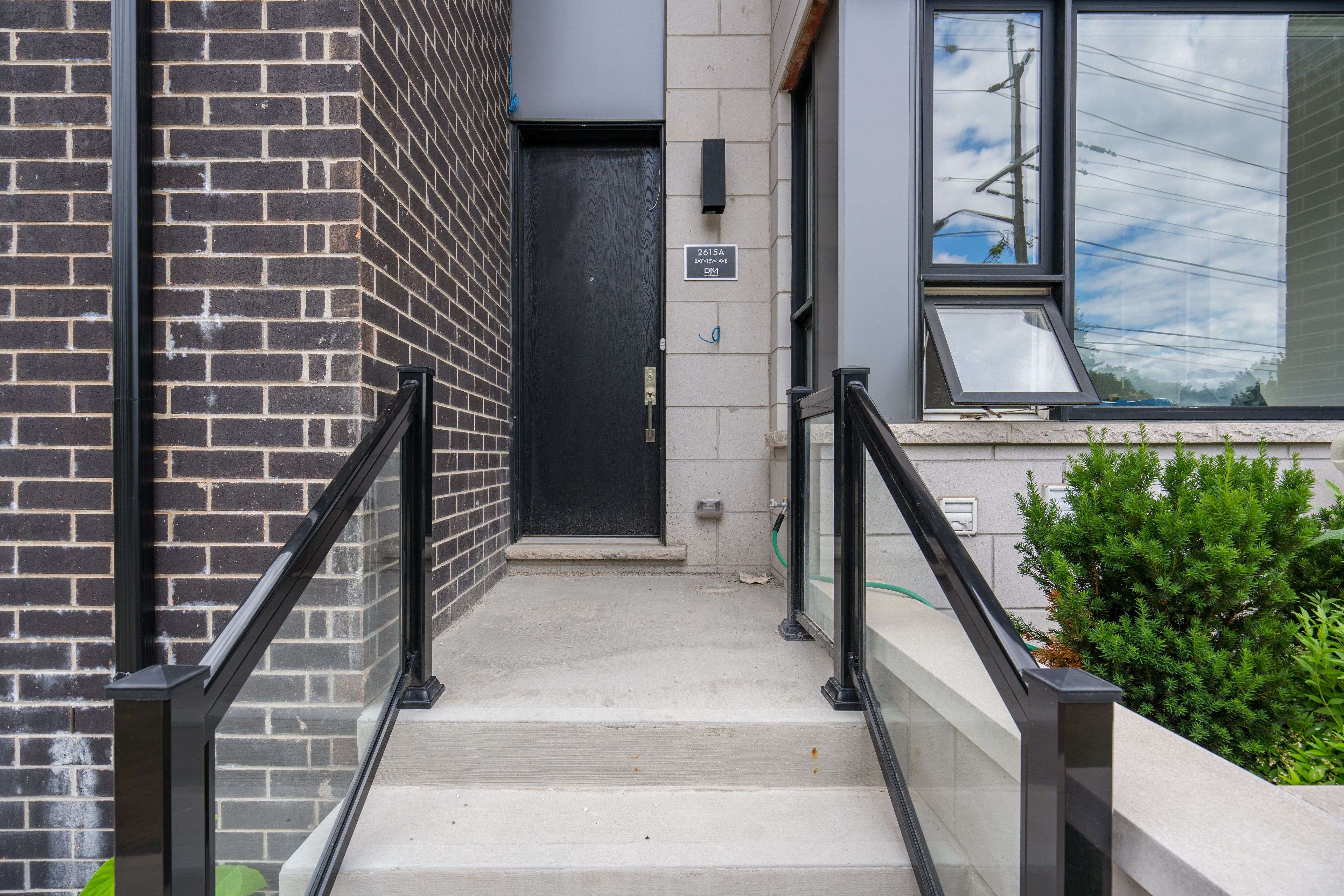 Toronto C12, ON M2L 1B5,2615A BAYVIEW AVE W