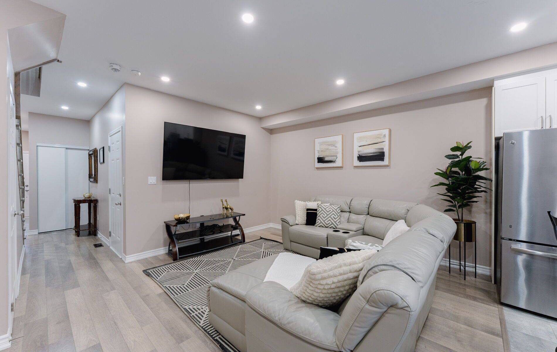 Whitby, ON L1N 0L4,20 Prospect WAY