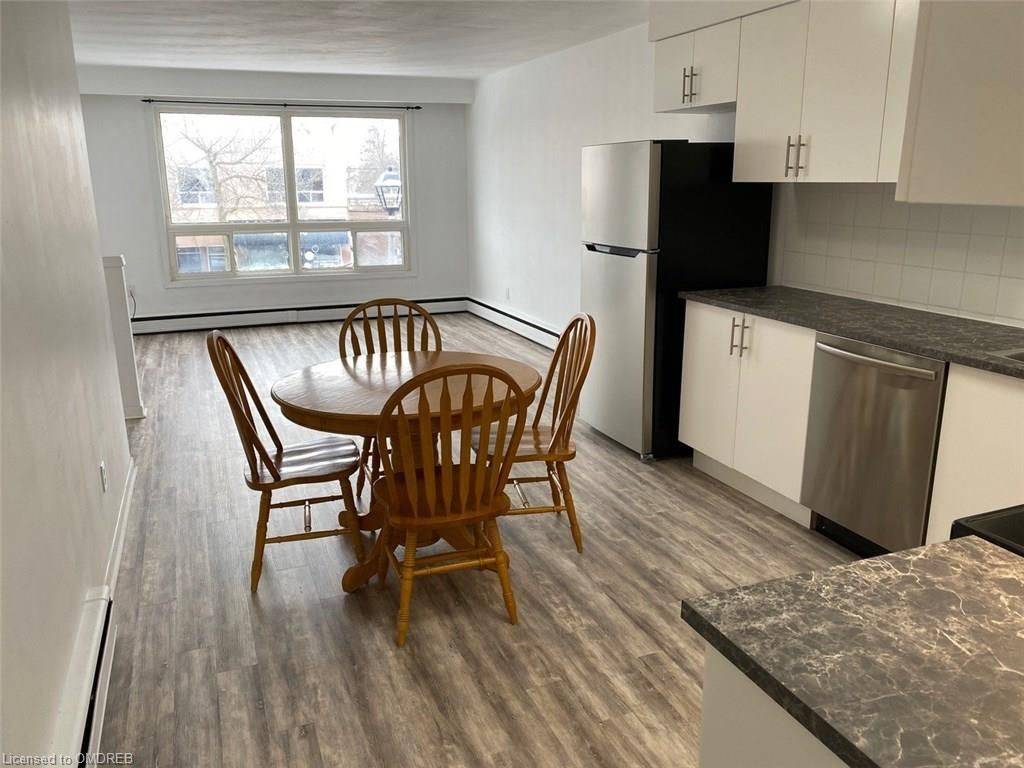 Oakville, ON L6K 3B9,385 Kerr ST #Second Floor