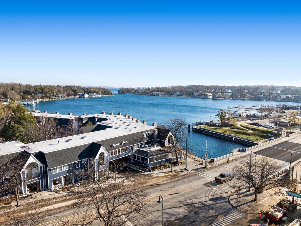 Charlevoix, MI 49720,101 Michigan AVE