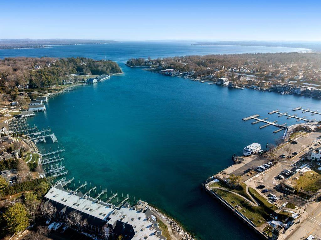 Charlevoix, MI 49720,101 Michigan AVE