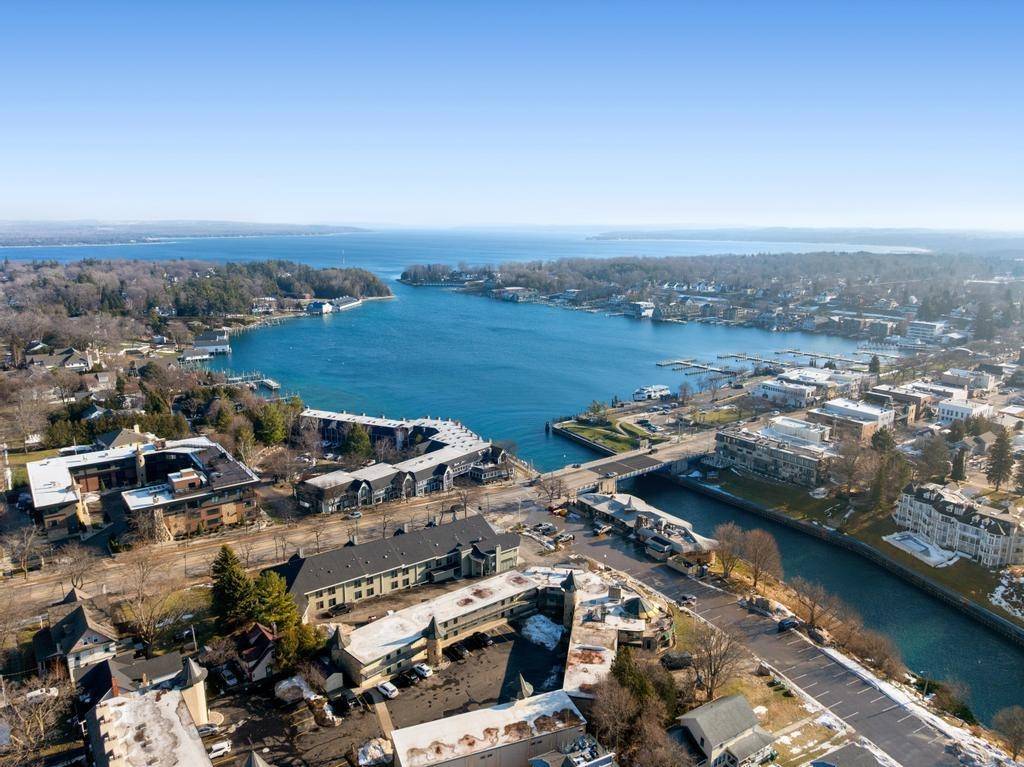 Charlevoix, MI 49720,101 Michigan AVE