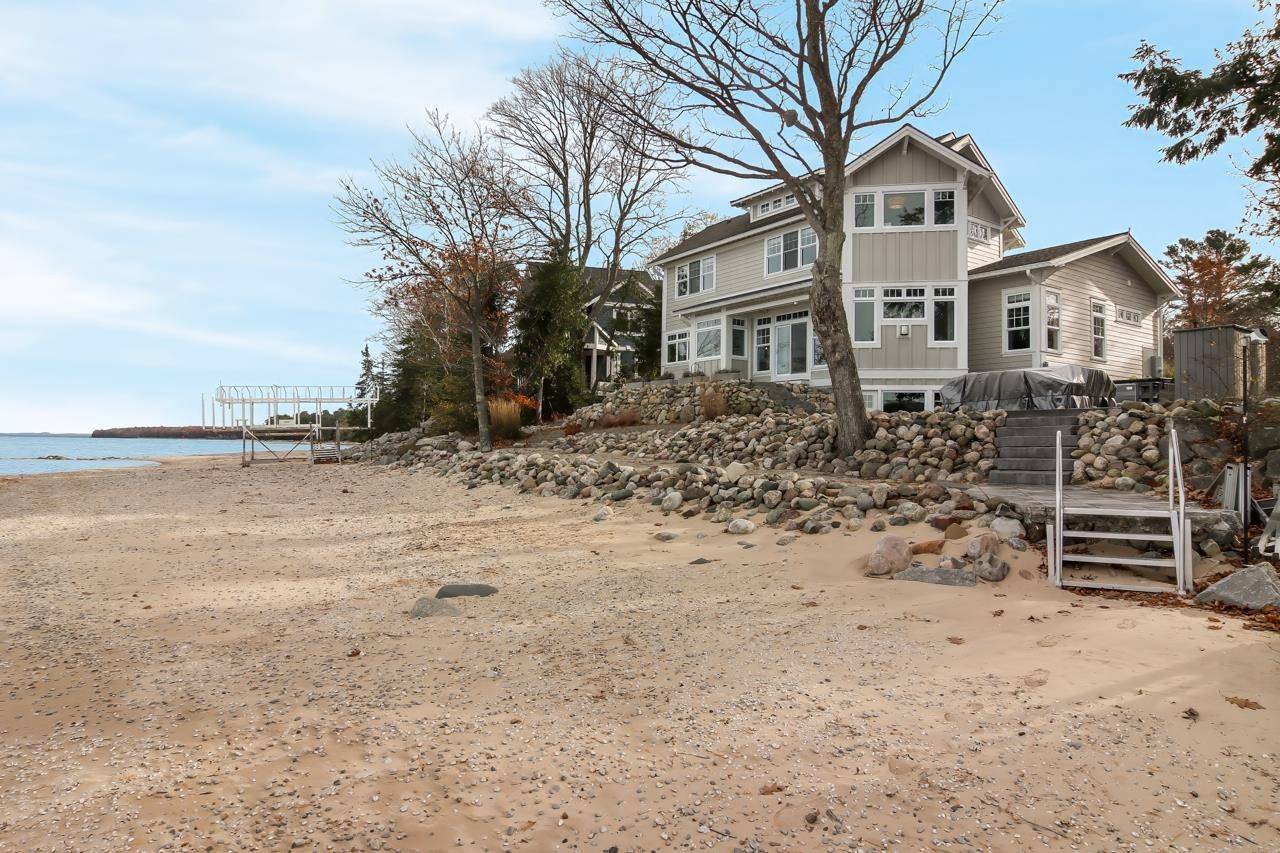 Traverse City, MI 49686,2755 Shore Wood DR