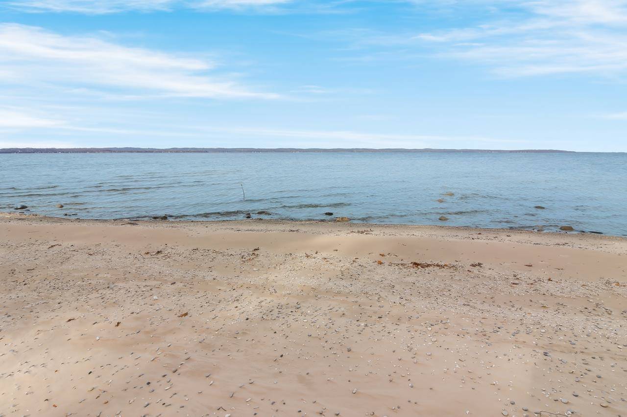 Traverse City, MI 49686,2755 Shore Wood DR