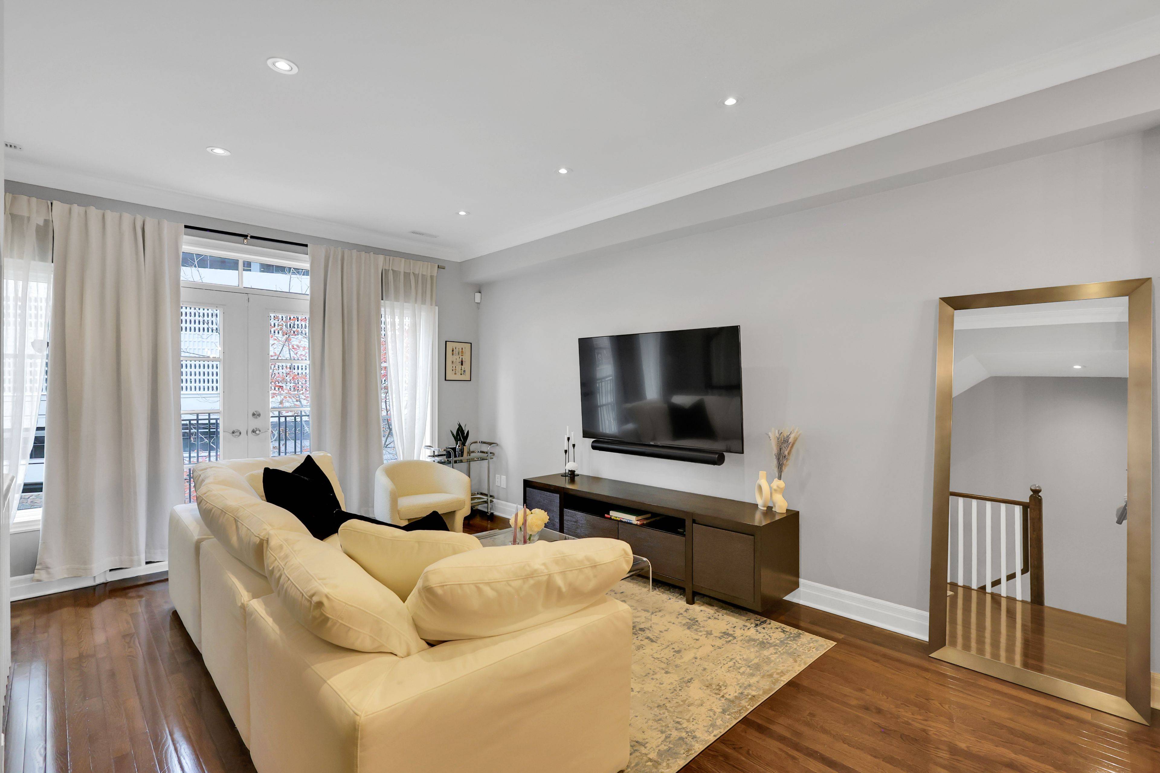 Toronto C09, ON M4T 1K2,45 Pleasant BLVD