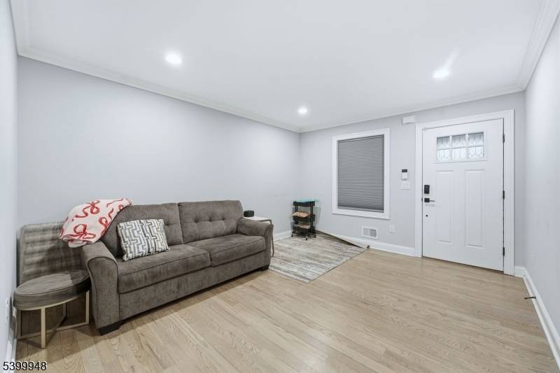 Woodbridge Twp., NJ 07095,15 Rector Ave