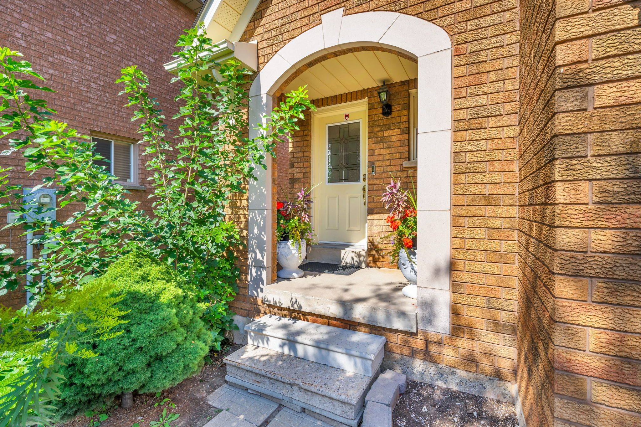 Mississauga, ON L5M 5L2,2543 Scarth CT