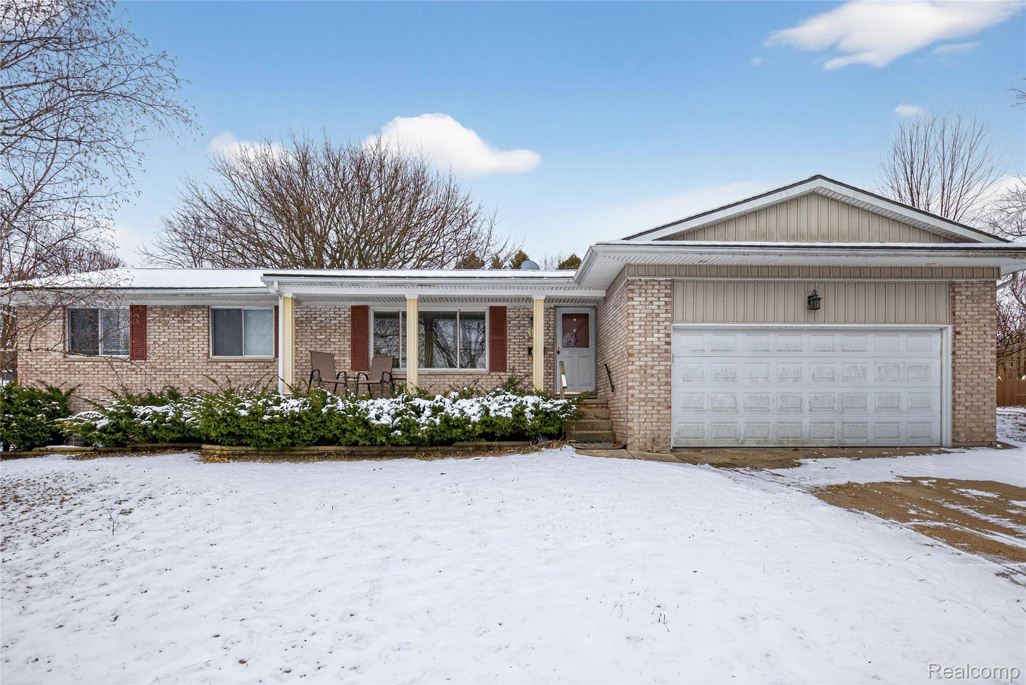 Grand Blanc, MI 48439,735 Huntington RD