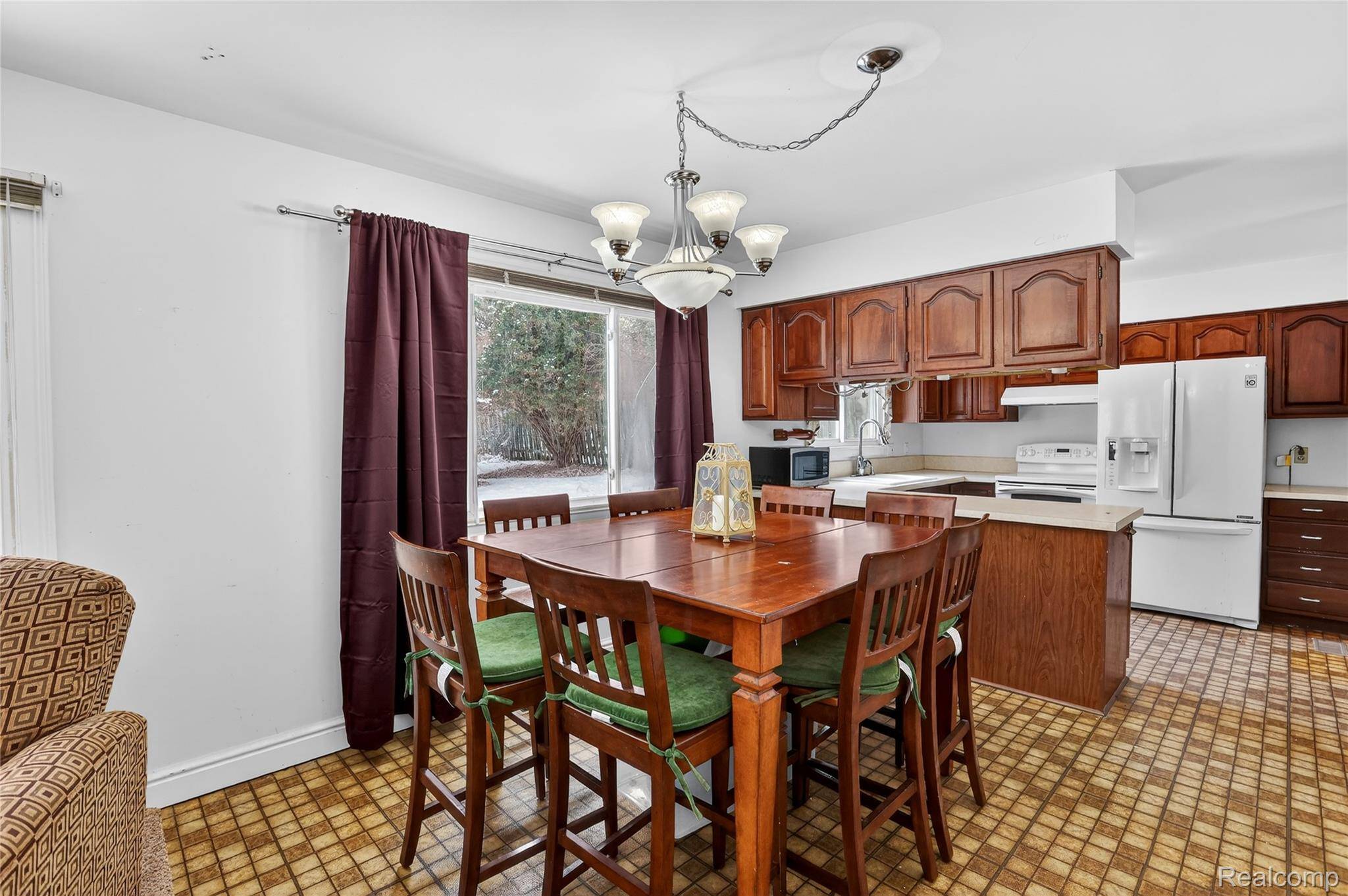 Grand Blanc, MI 48439,735 Huntington RD