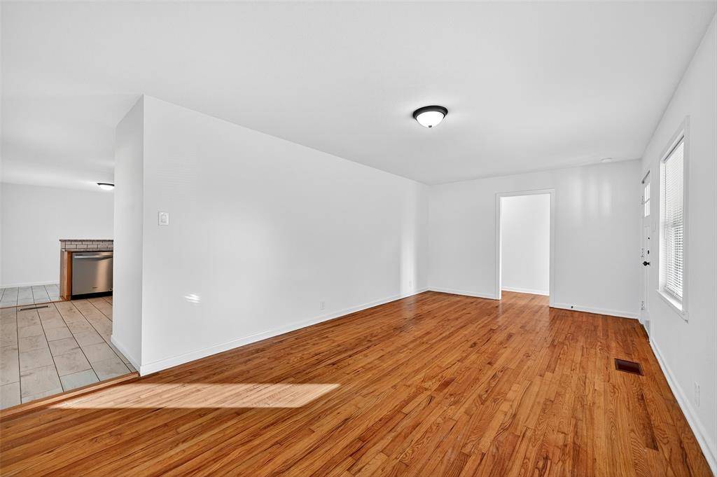 Sherman, TX 75092,409 W Burton Street