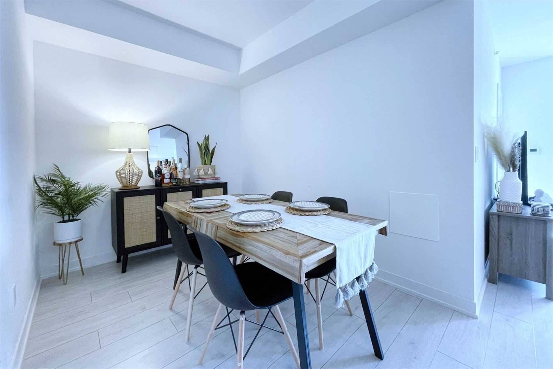 Toronto C06, ON M3H 0C8,31 Tippett RD #258