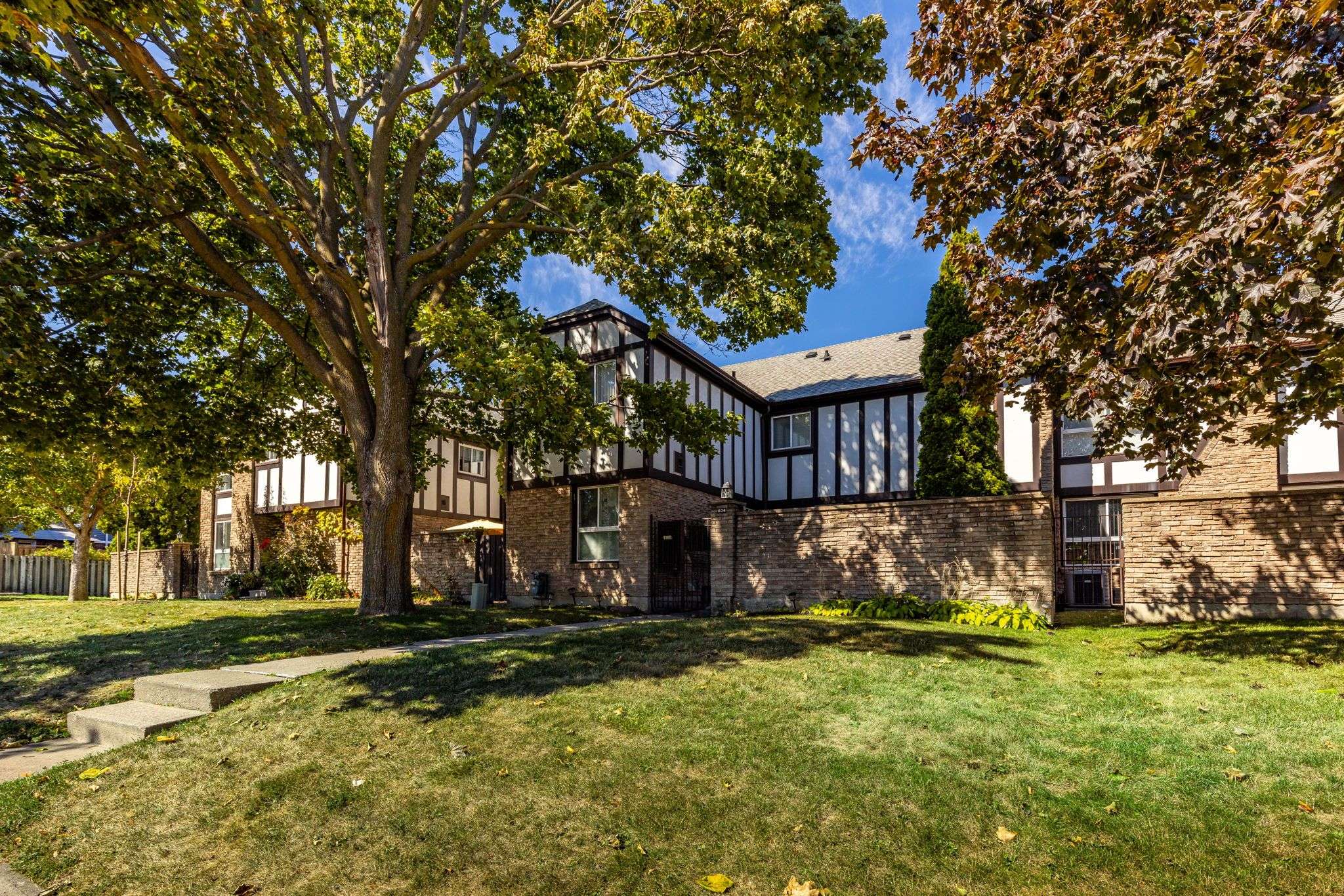 Toronto E11, ON M1B 1Z9,404 Milner AVE S