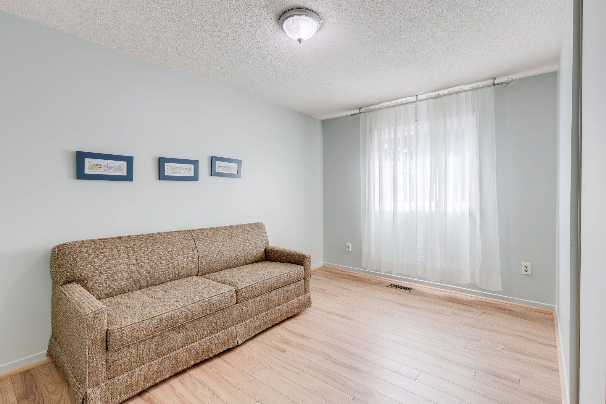 Toronto E11, ON M1B 1Z9,404 Milner AVE S