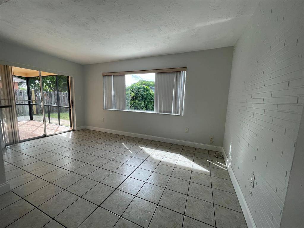 Sunrise, FL 33322,8510 Sunset Strip