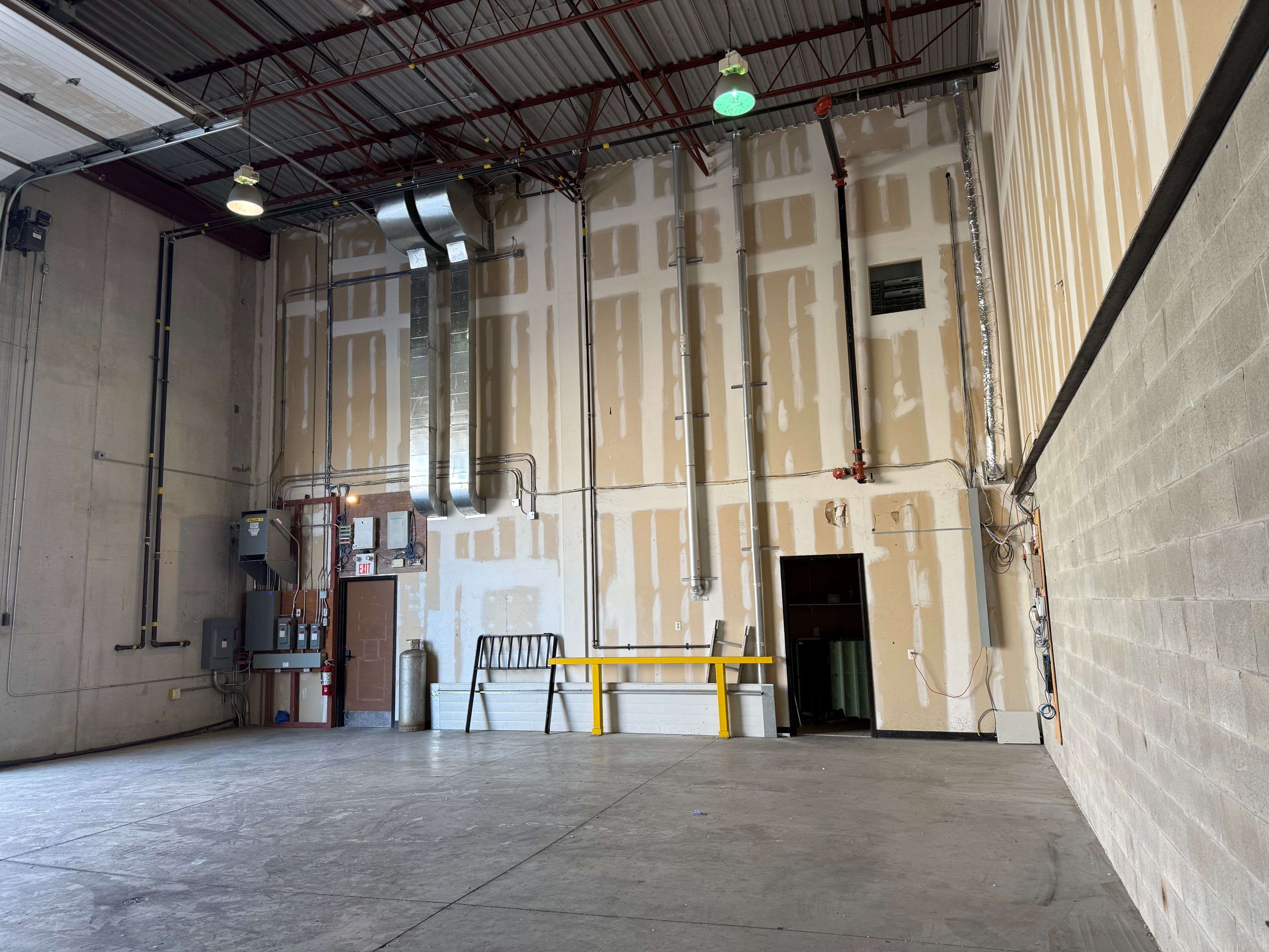 Vaughan, ON L4K 4X2,116 Corstate AVE #1A