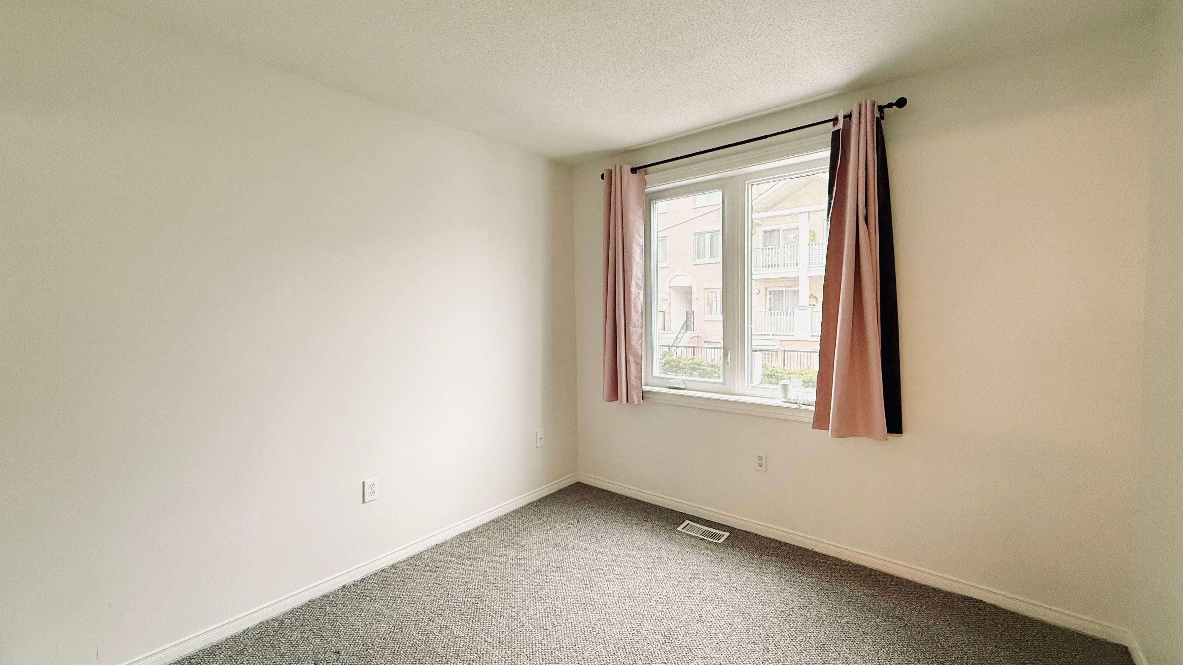 Richmond Hill, ON L4C 3T9,75 Weldrick RD E #934