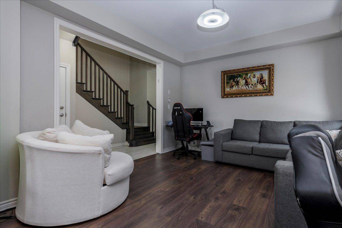 Clearview, ON L0M 1S0,207 Cubitt ST