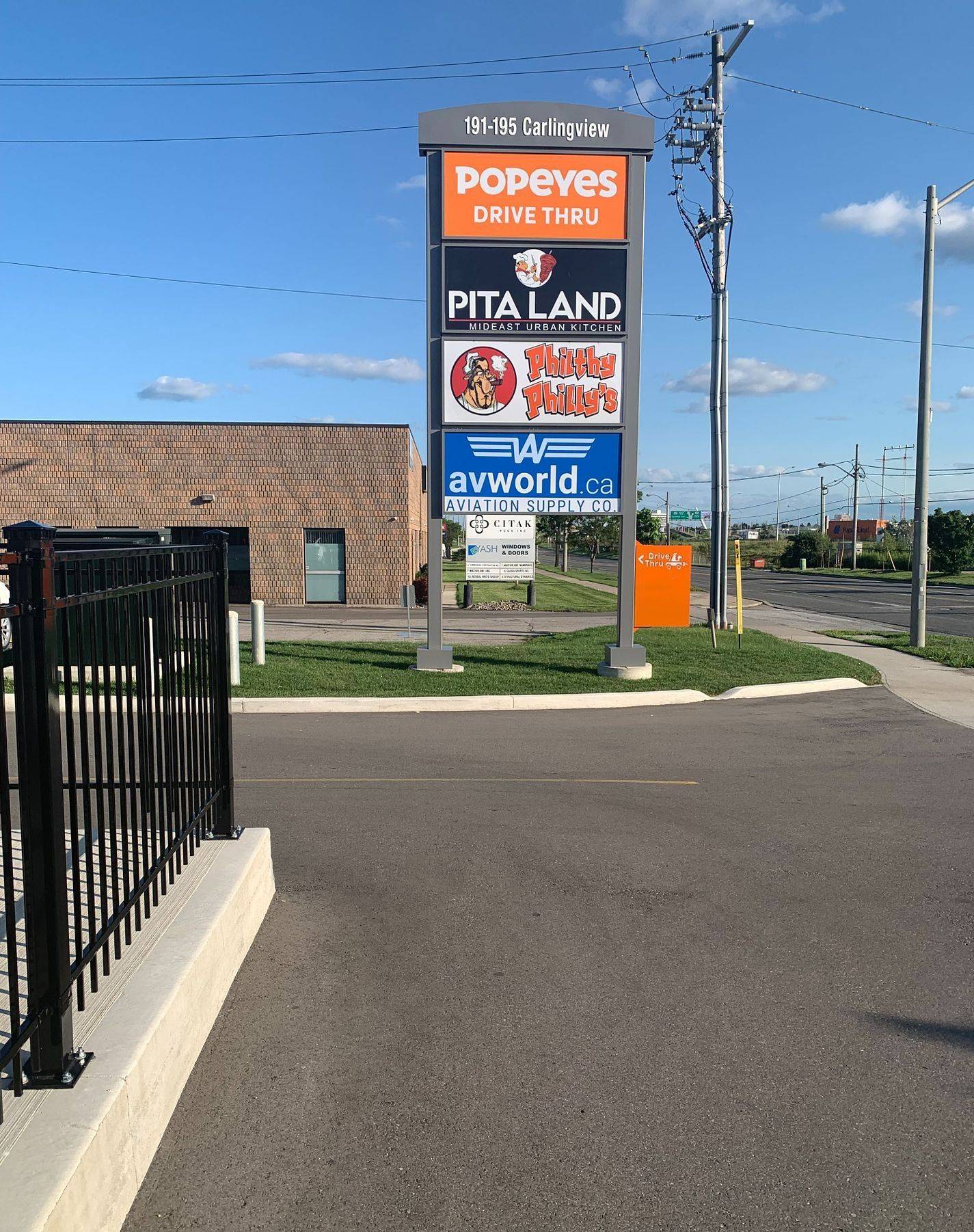 Toronto W10, ON M9W 5E8,195 Carlingview DR #1B