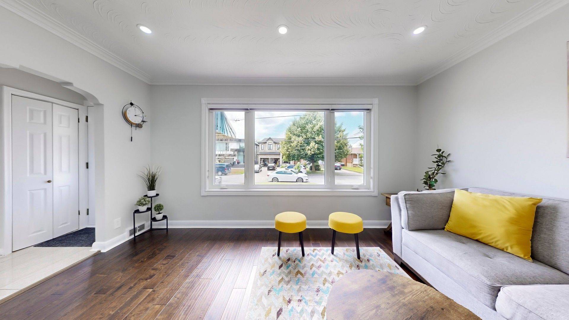 Toronto W04, ON M6L 2M7,15 Macleod ST