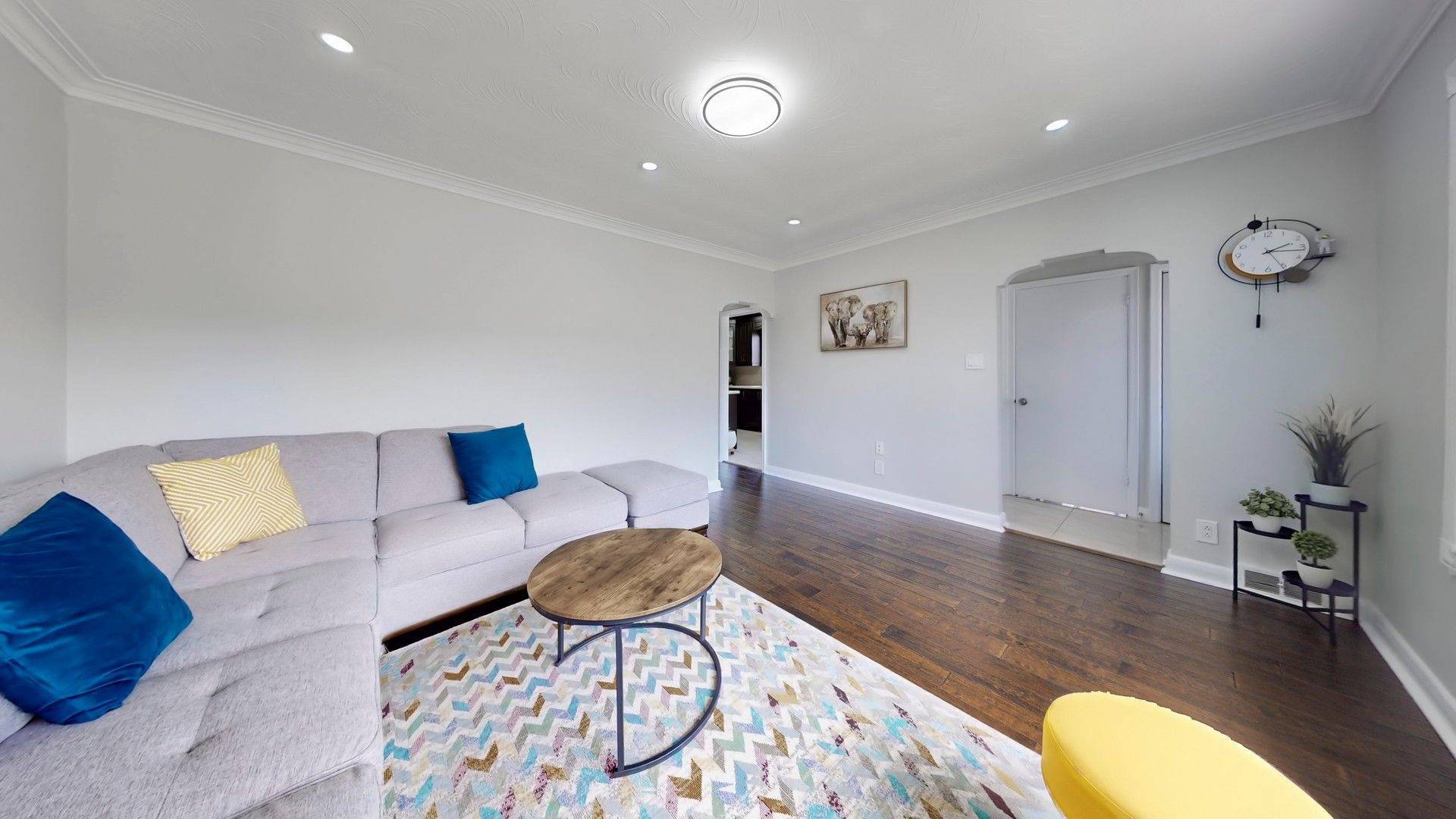 Toronto W04, ON M6L 2M7,15 Macleod ST