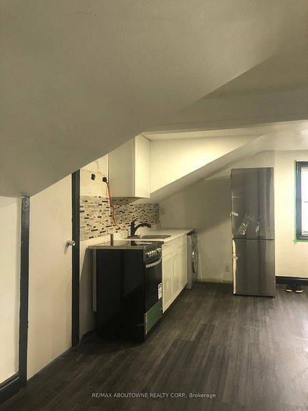 Hamilton, ON L8R 1C7,85 Wilson ST