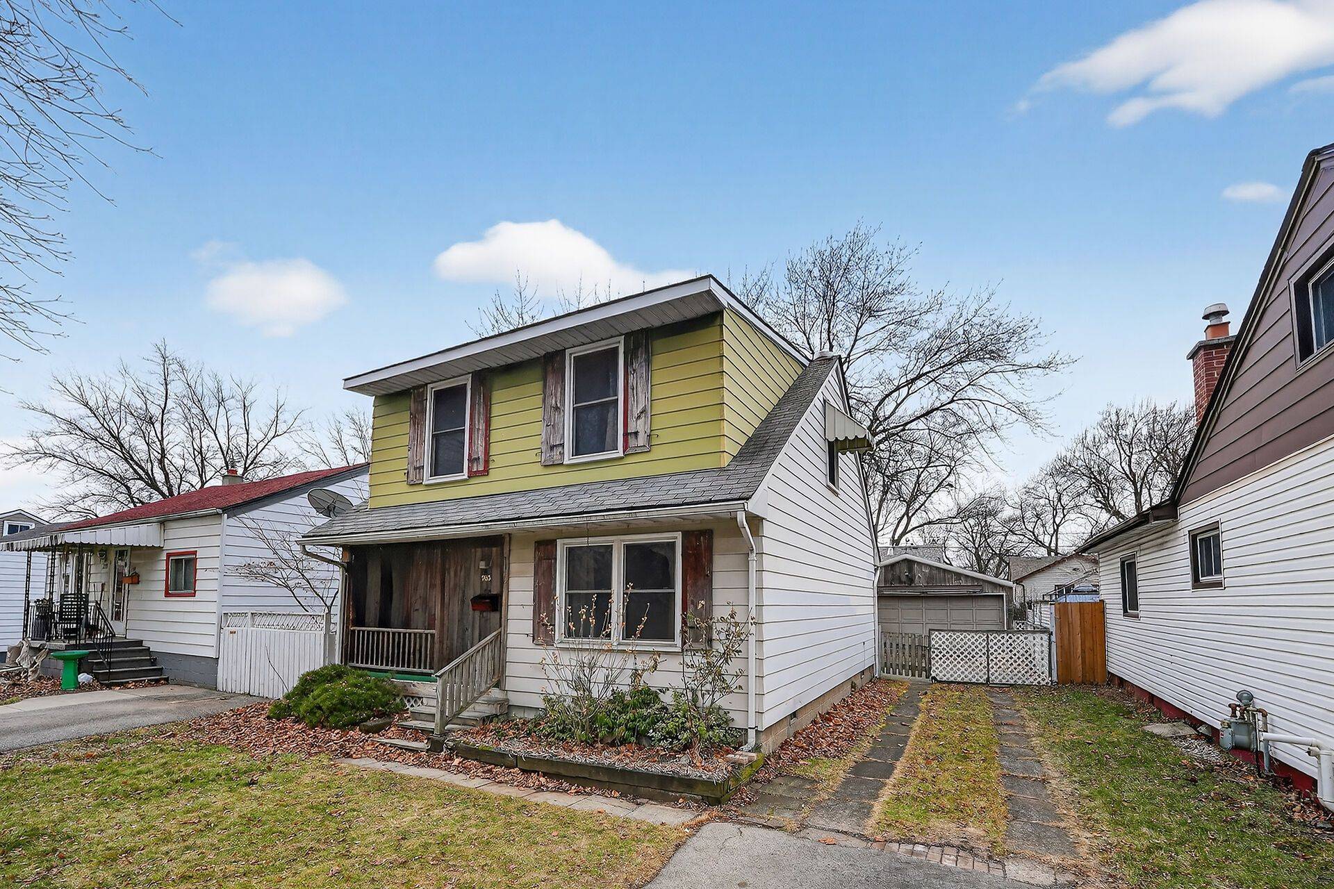 Hamilton, ON L8H 5T3,283 Ivon AVE