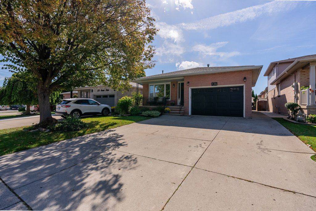 Hamilton, ON L9H 5A1,134 Sirente DR