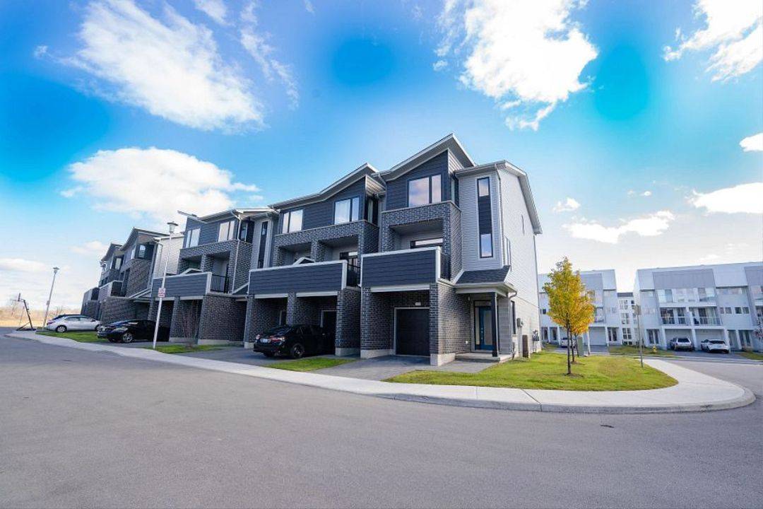 London East, ON N5V 0C5,177 Edge Valley RD #172