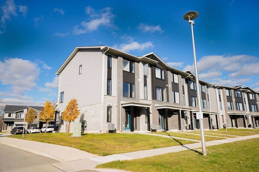 London East, ON N5V 0C5,177 Edge Valley RD #172