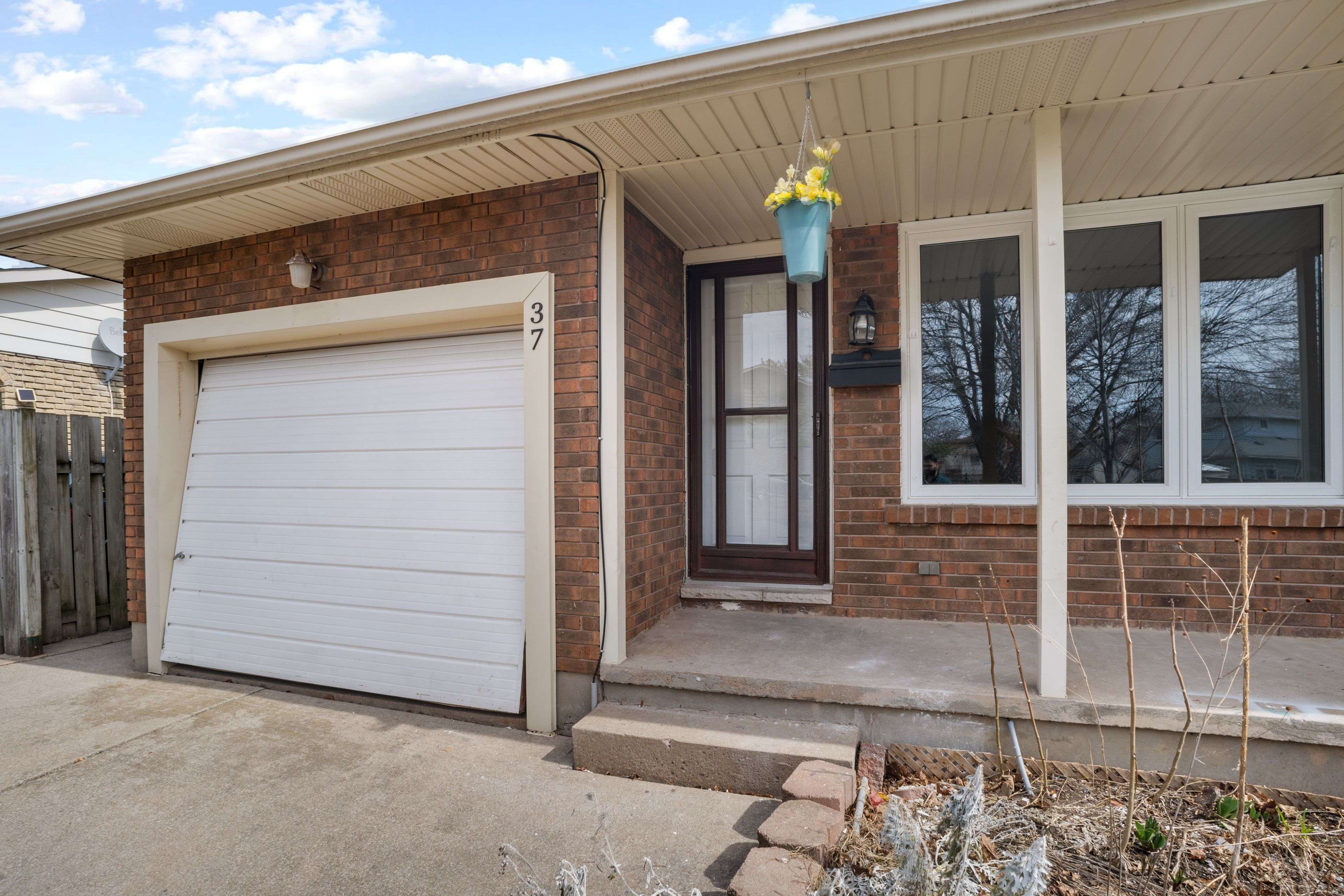 St. Catharines, ON L2N 6P1,37 Greystone CRES