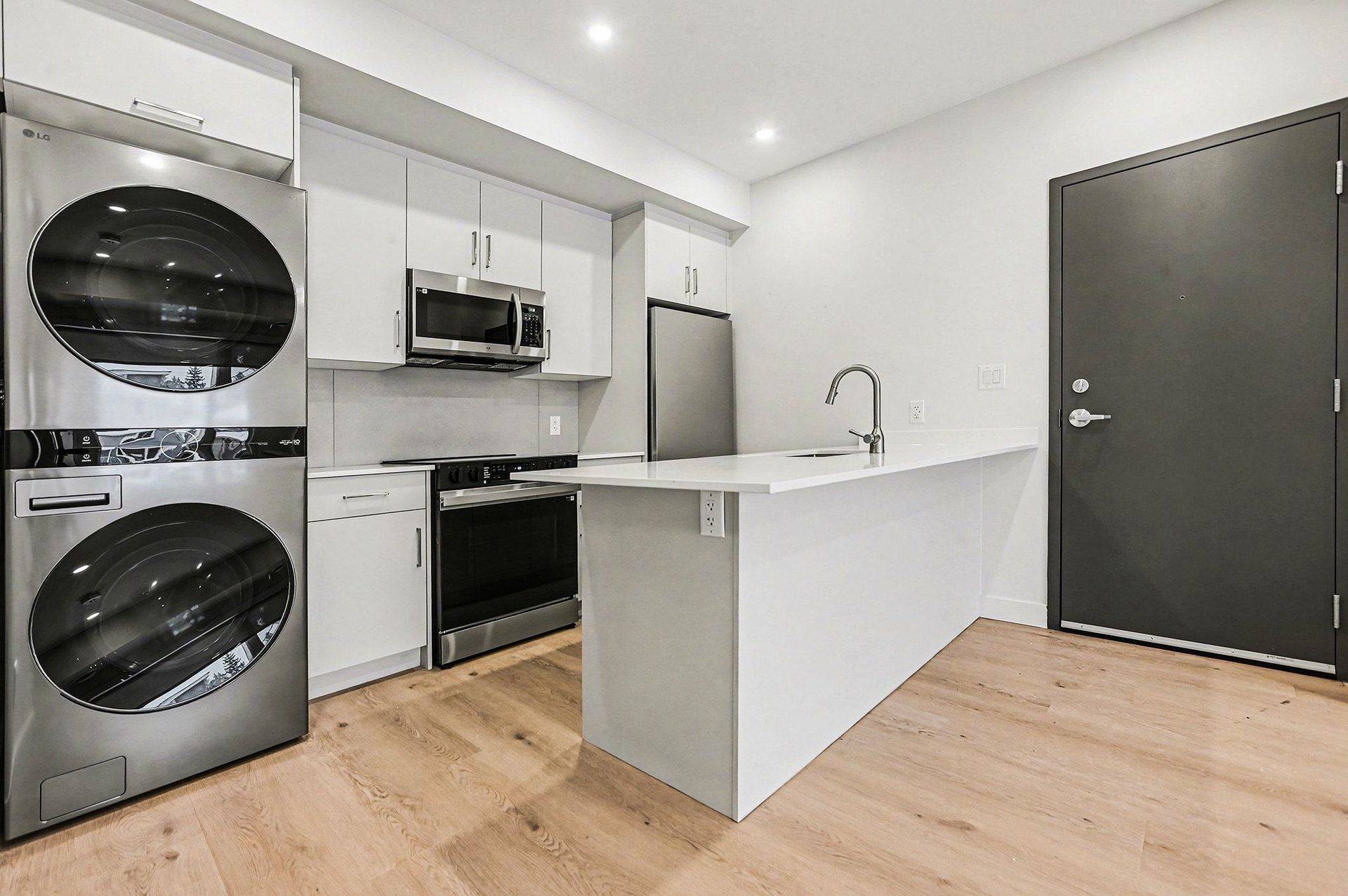 Vanier And Kingsview Park, ON K1L 5J9,79 Marquette AVE #3