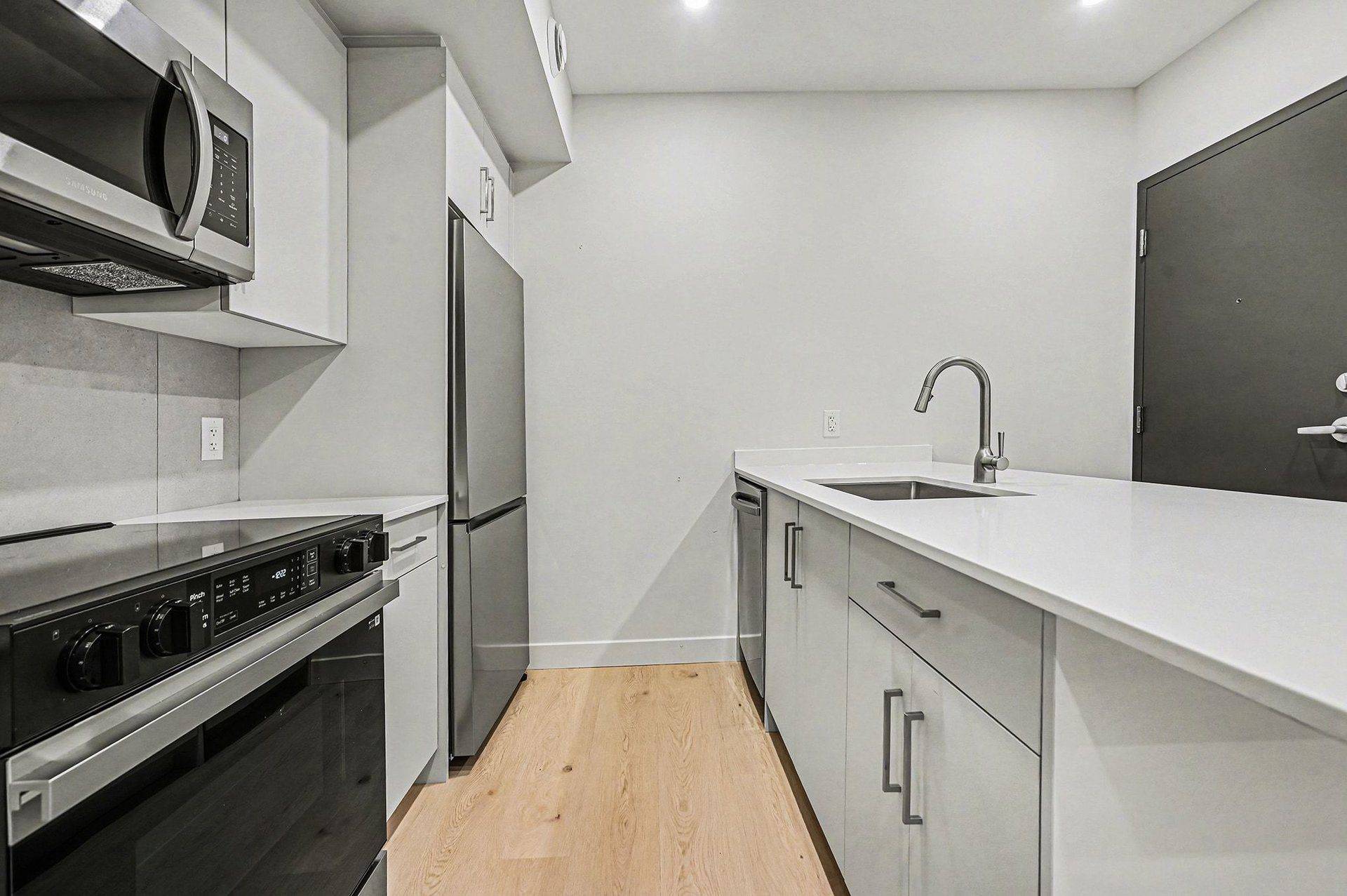 Vanier And Kingsview Park, ON K1L 5J9,79 Marquette AVE #3