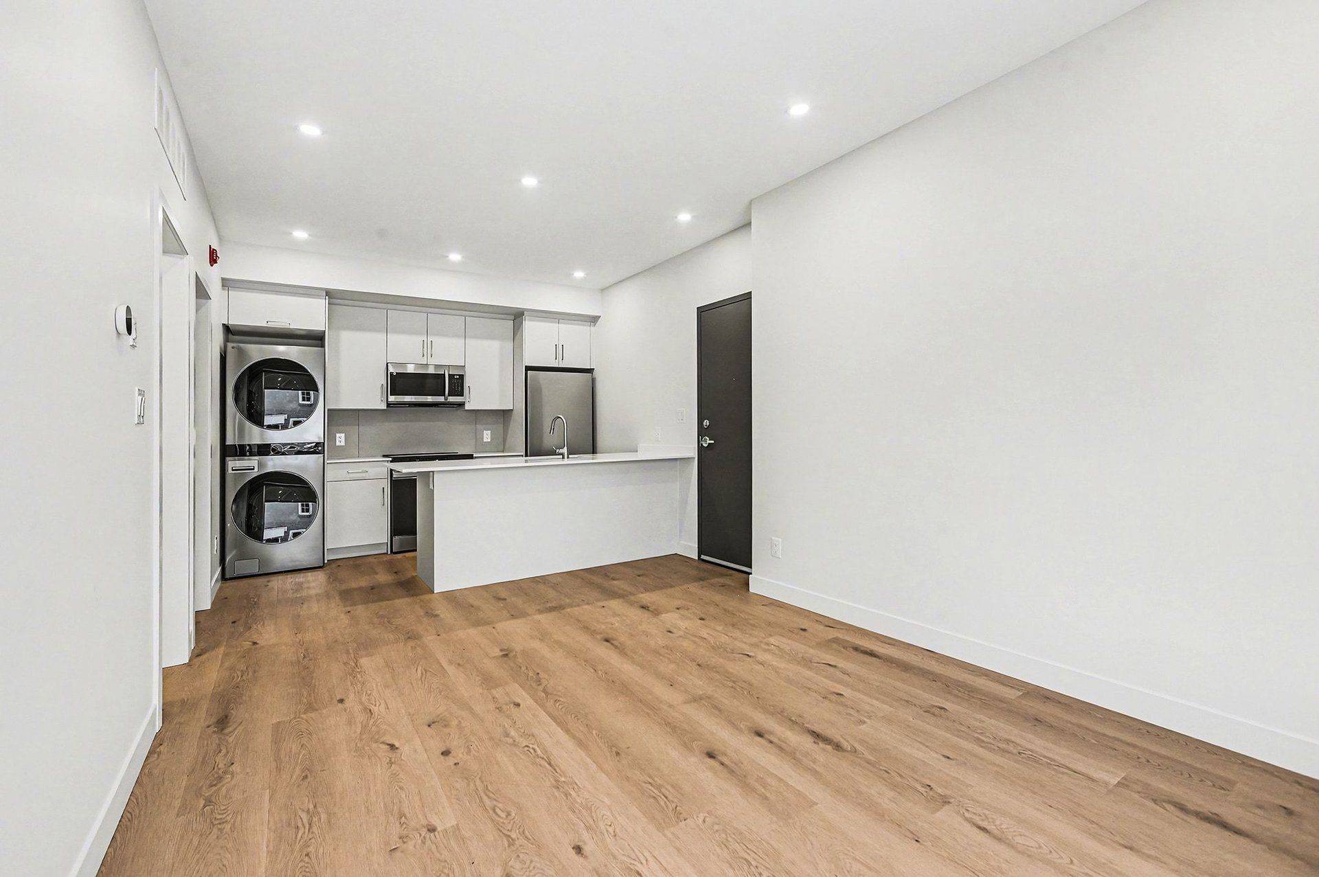 Vanier And Kingsview Park, ON K1L 5J9,79 Marquette AVE #3