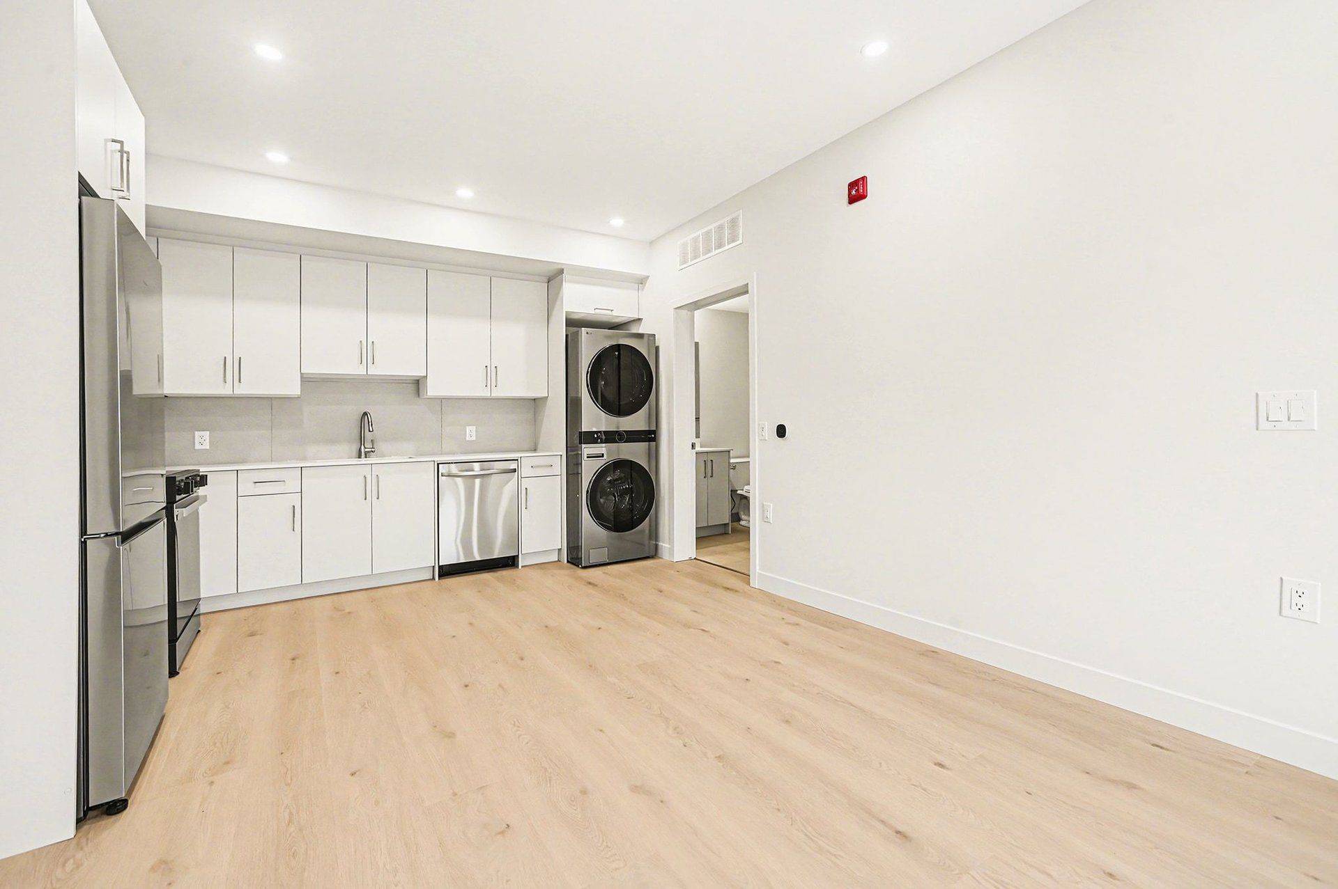 Vanier And Kingsview Park, ON K1L 5J9,79 Marquette AVE #4