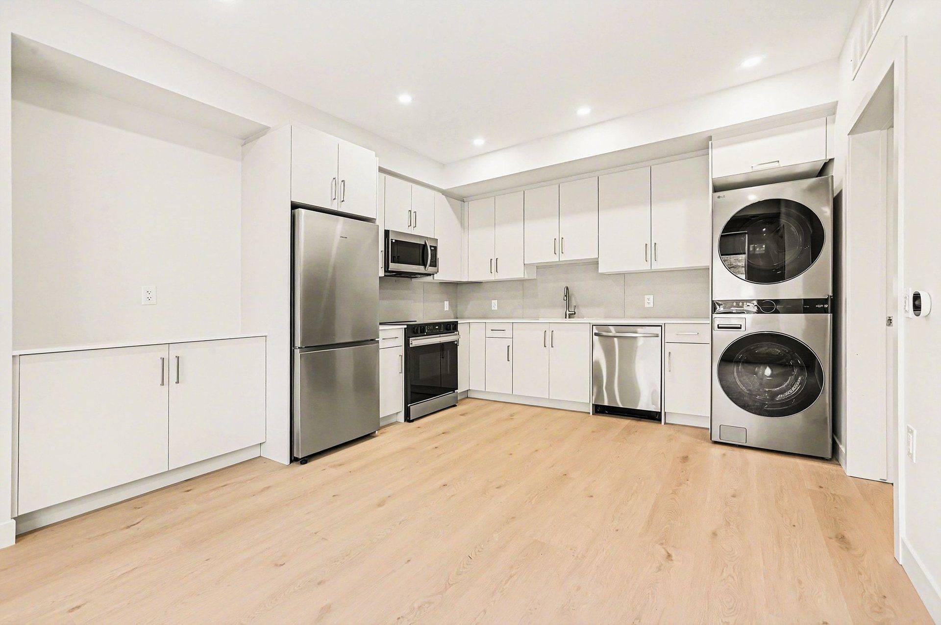 Vanier And Kingsview Park, ON K1L 5J9,79 Marquette AVE #4