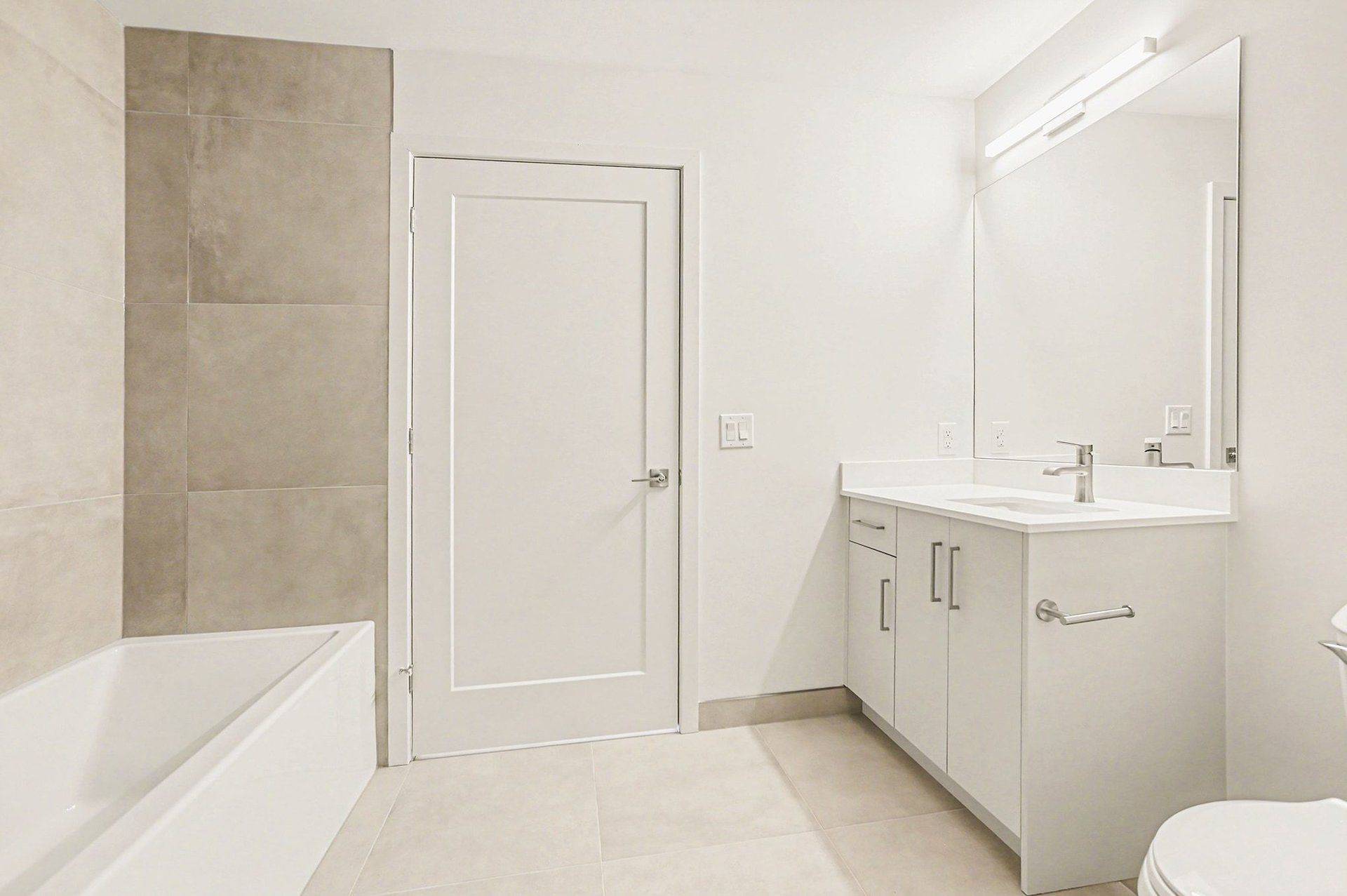 Vanier And Kingsview Park, ON K1L 5J9,79 Marquette AVE #4