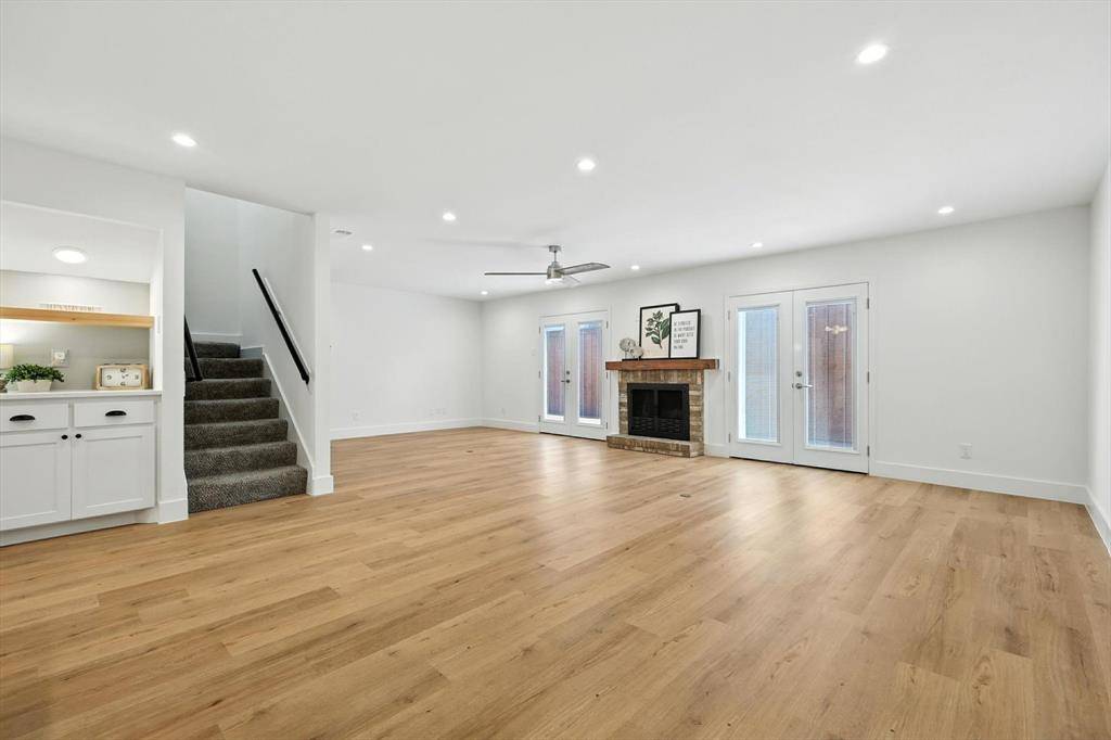 Dallas, TX 75208,2143 Kessler Court #38