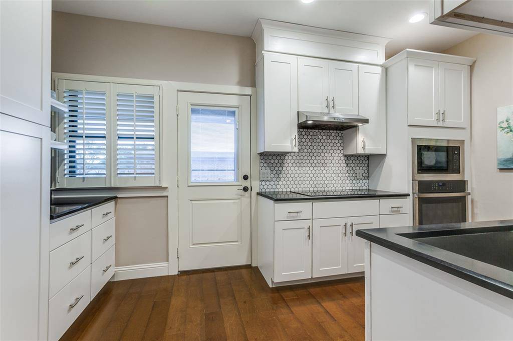 Dallas, TX 75230,10720 Park Village Place #D