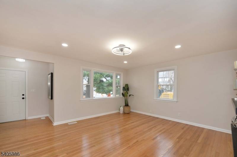 Little Ferry Boro, NJ 07643,16 Liberty St