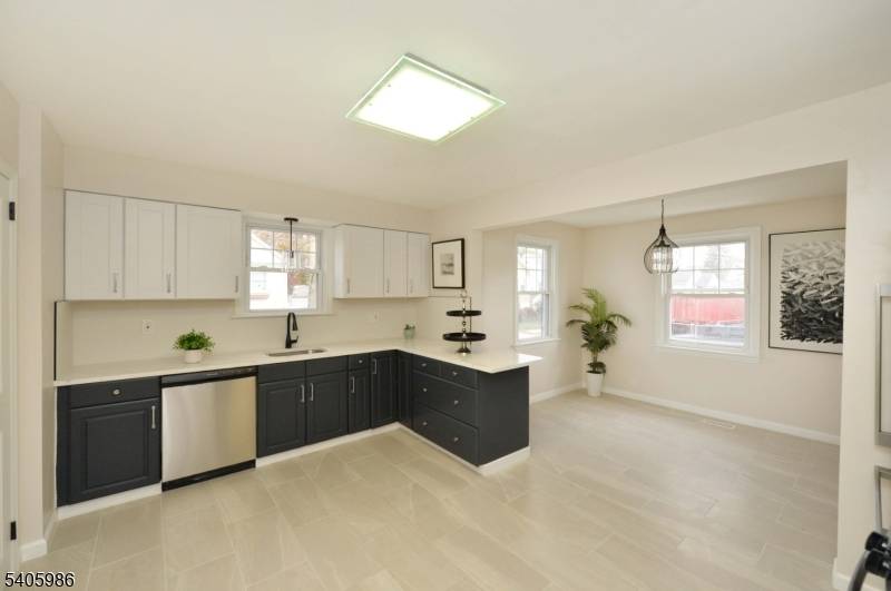 Little Ferry Boro, NJ 07643,16 Liberty St