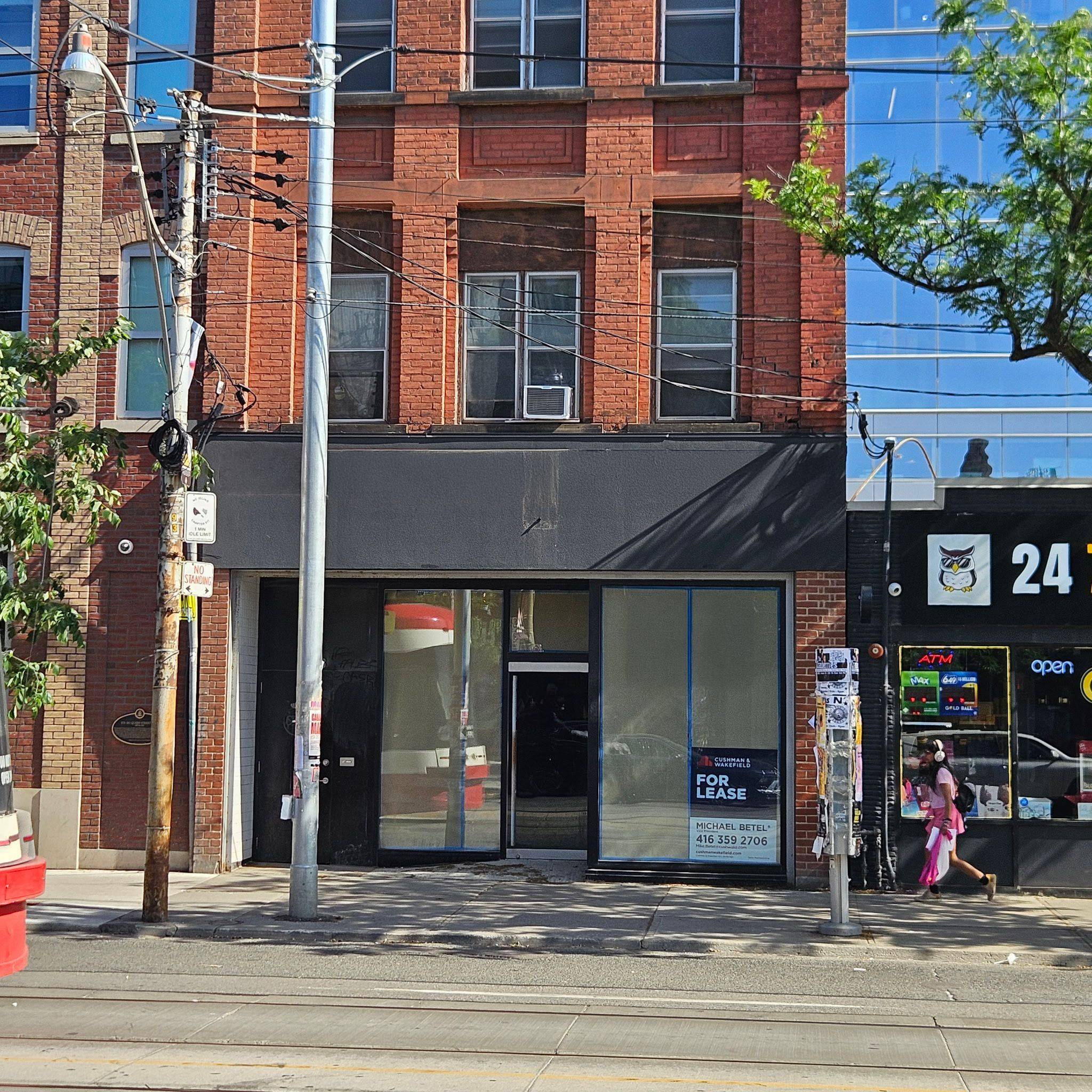 Toronto C01, ON M5V 2A5,383 Queen ST W #Ground Flr