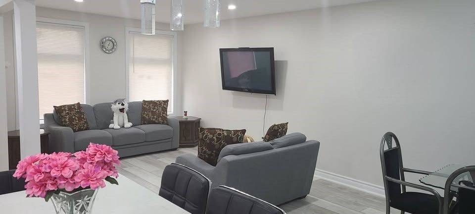 Toronto C15, ON M2H 2L5,16 Sexton CRES #(Main)