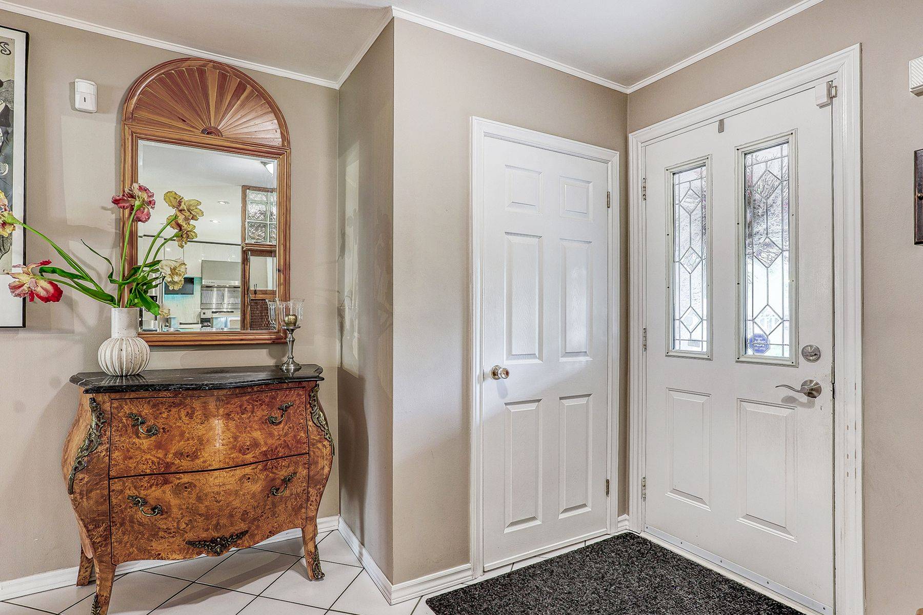 Toronto E10, ON M1E 3B2,103 Weir CRES