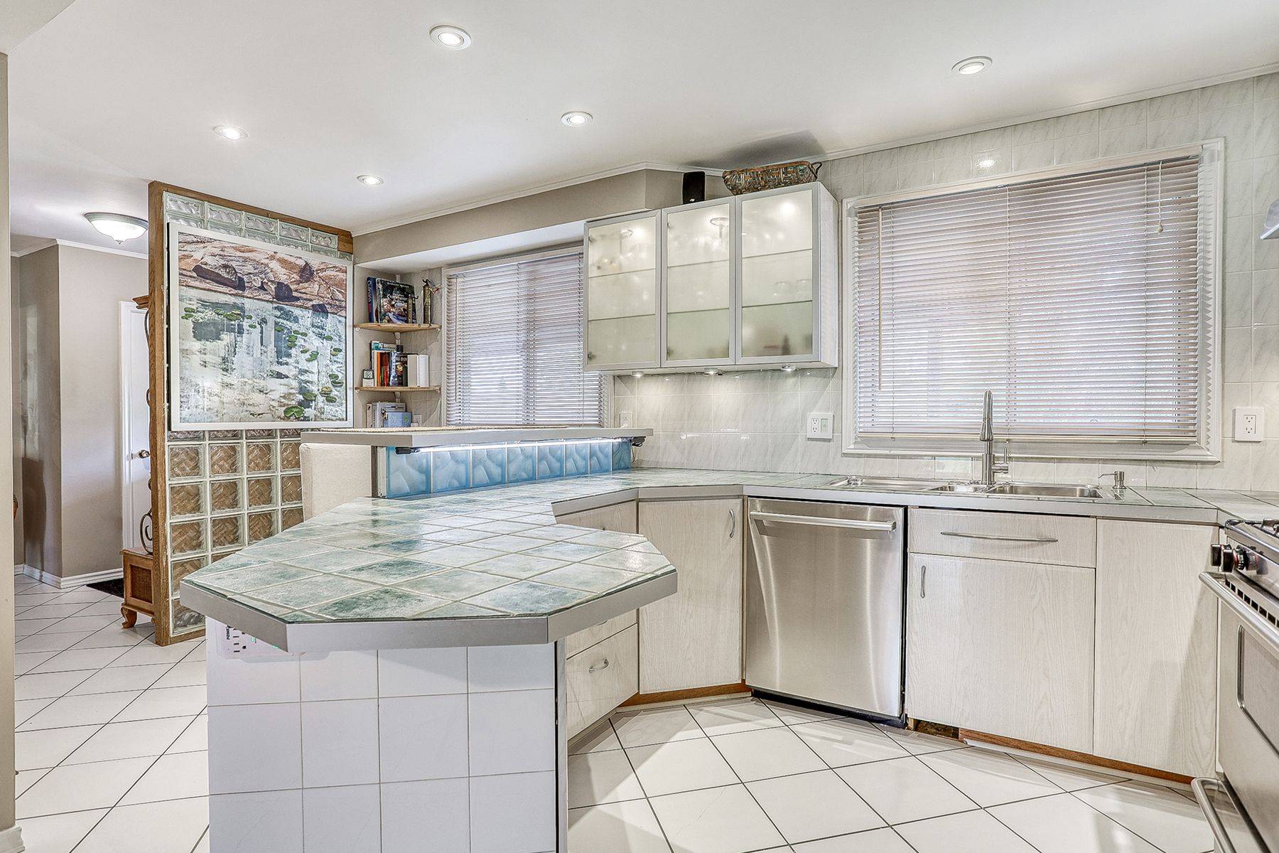 Toronto E10, ON M1E 3B2,103 Weir CRES